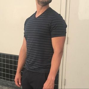 Perry Ellis V neck shirt